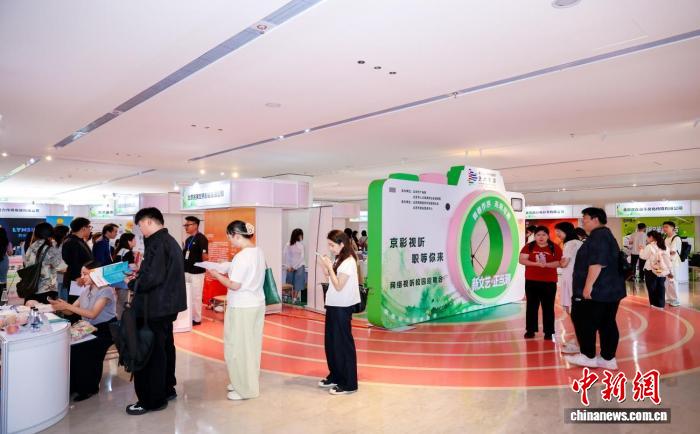玩球直播yixin围绕实时赛事赛程、比分、球队数据更新不断创新，回应用户的真实需求。 - 玩球直播yixin